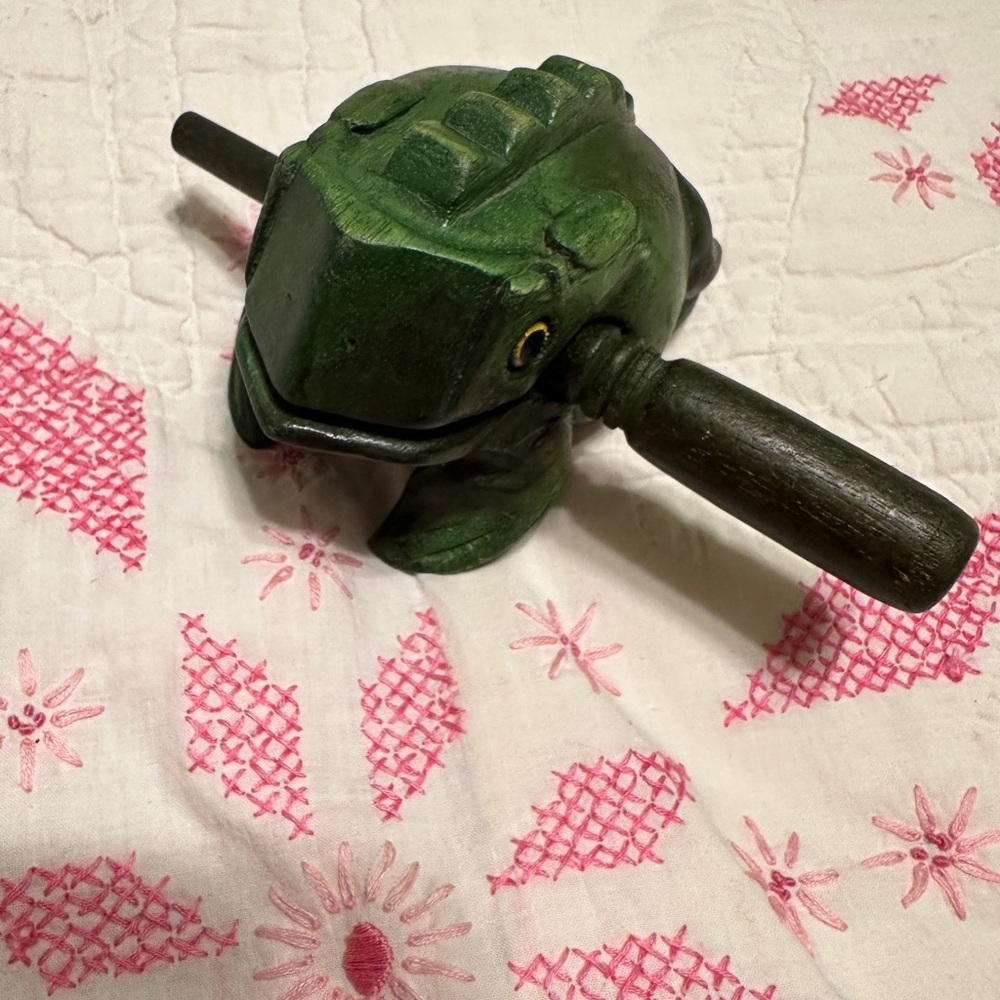 Charming Green Wooden Reptile Decor - Picture 3 of 5